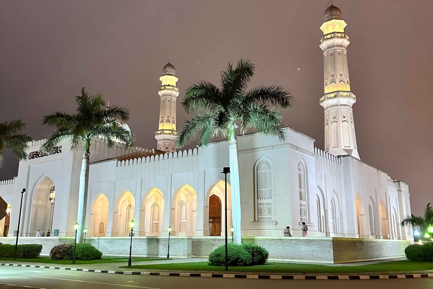 Tour nocturno por Salalah con compras en el centro comercial Gardens y en el zoco