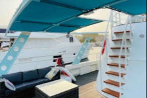 Mascate: crucero semisubmarino con esnórquel y aperitivos