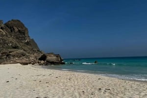 Salalah: Tur til Fazayah Beach og svømning