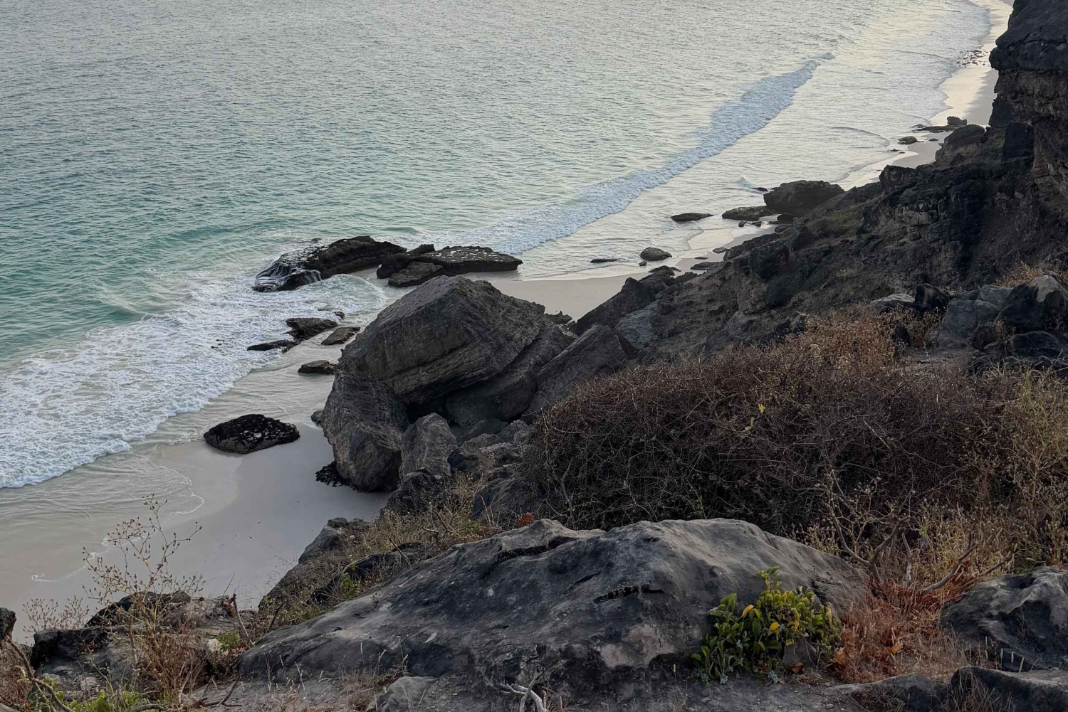 Salalah: West-Salalah-Tour mit Schwimmen am Fazayah-Strand, Schildkröten