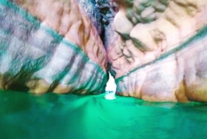 Visites partagées à Wadi Shab, Bimmah Sinkhole et Fins Beach