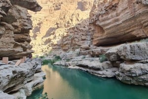 Visites partagées à Wadi Shab, Bimmah Sinkhole et Fins Beach