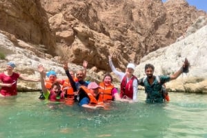 Visites partagées à Wadi Shab, Bimmah Sinkhole et Fins Beach