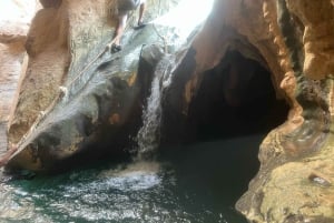 Visites partagées à Wadi Shab, Bimmah Sinkhole et Fins Beach