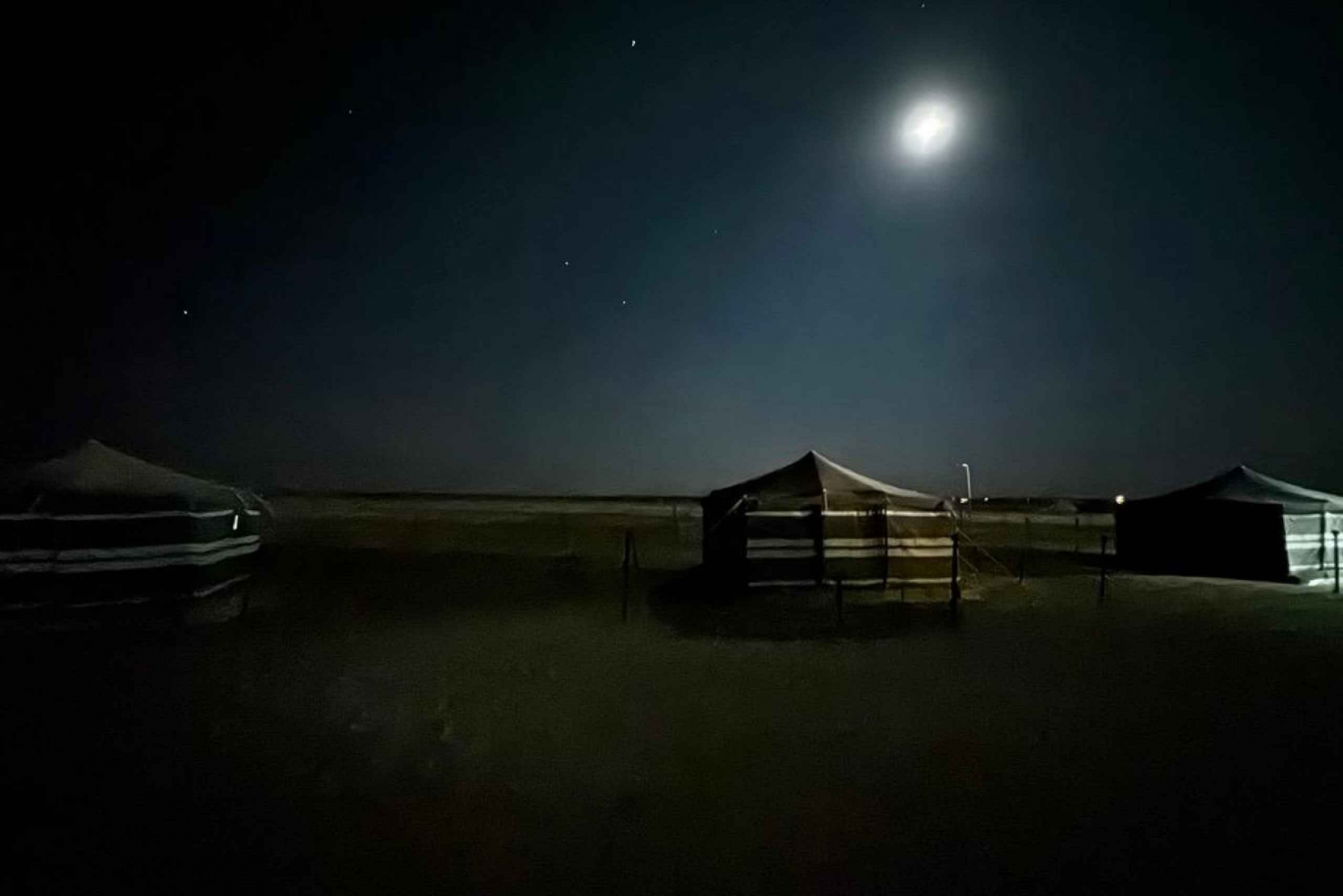 Sterne & Sand: Ein magisches Übernachtungserlebnis in der Wüste