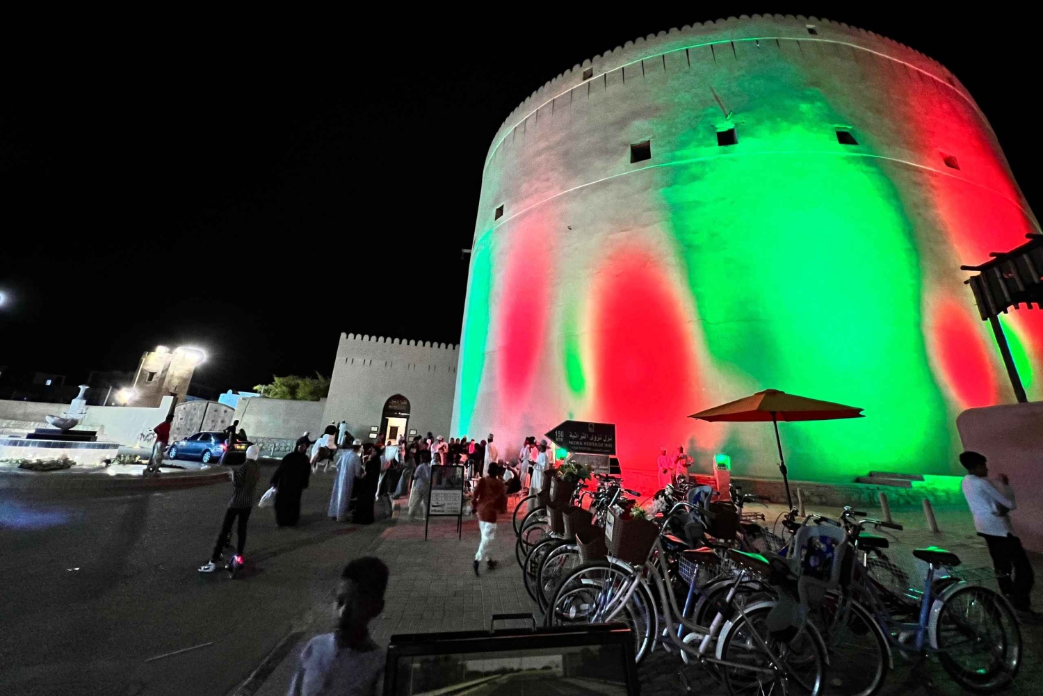 جولة جماعية إلى جامع السلطان قابوس الكبير ونزوى