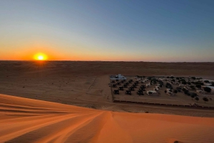 Sonnenuntergang in der Wahiba Sands Wüste und Wadi Bani Khalid Abenteuer
