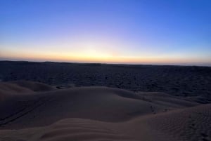 La Magia del Atardecer: Experiencia de Recorrido por el Desierto del Barrio Vacío