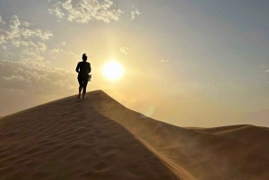 La Magia del Atardecer: Experiencia de Recorrido por el Desierto del Barrio Vacío