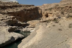 Visitez le Wadi Bani Khalid et le désert – Vivez la nature et l'aventure