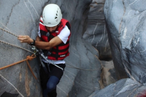 Wadi Bani Awf: Kanjonikiipeilyseikkailu Snake Canyonissa
