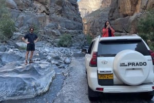 Escursione a Wadi Ghul, tour di Misfat Al Abriyeen e pranzo