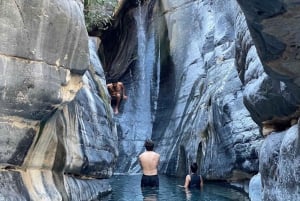 Escursione a Wadi Ghul, tour di Misfat Al Abriyeen e pranzo