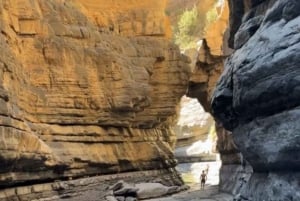 Escursione a Wadi Ghul, tour di Misfat Al Abriyeen e pranzo