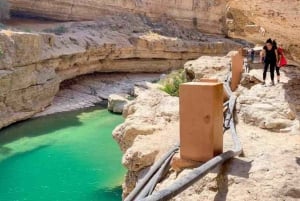 Mascate : Wadi Shab et le gouffre de Bimmah - visite d'une jounée