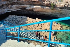 ワディ シャブ & ビンマ陥没穴 & ハート型の洞窟 & ペブル ビーチ