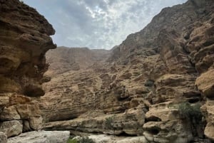 وادي الشاب وحوض بيما وكهف على شكل قلب وشاطئ بيبل