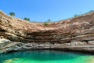 وادي الشاب وحوض بيما وكهف على شكل قلب وشاطئ بيبل