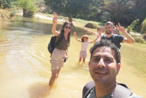 Privat tur til Wadi Shab og synkehullet Bimmah