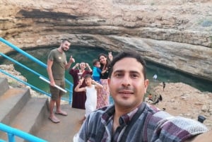 Visite privée du Wadi Shab et du gouffre de Bimmah