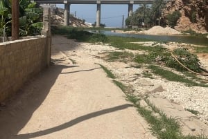 Parken in Wadi Shab Treffen mit dem ortskundigen Guide für Selbstfahrer