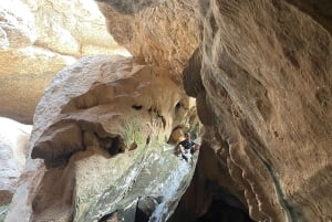 Muscat: Wadi Shab, Romantische Höhle und Sinkhole Ganztägige Tour