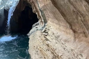 Muscat: Wadi Shab, Romantische Höhle und Sinkhole Ganztägige Tour