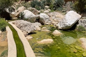 Muscat: Wadi Shab, Romantische Höhle und Sinkhole Ganztägige Tour