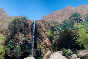 Muscat: Wadi Shab, Romantische Höhle und Sinkhole Ganztägige Tour