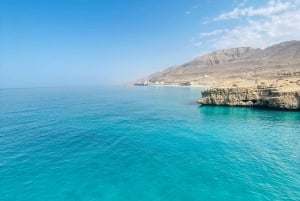 Muscat: Wadi Shab, Romantische Höhle und Sinkhole Ganztägige Tour