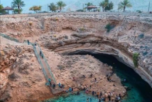 Wahiba Desert bil med firehjulstrekk Safari og Wadi Bani Khalid Swim Adventure