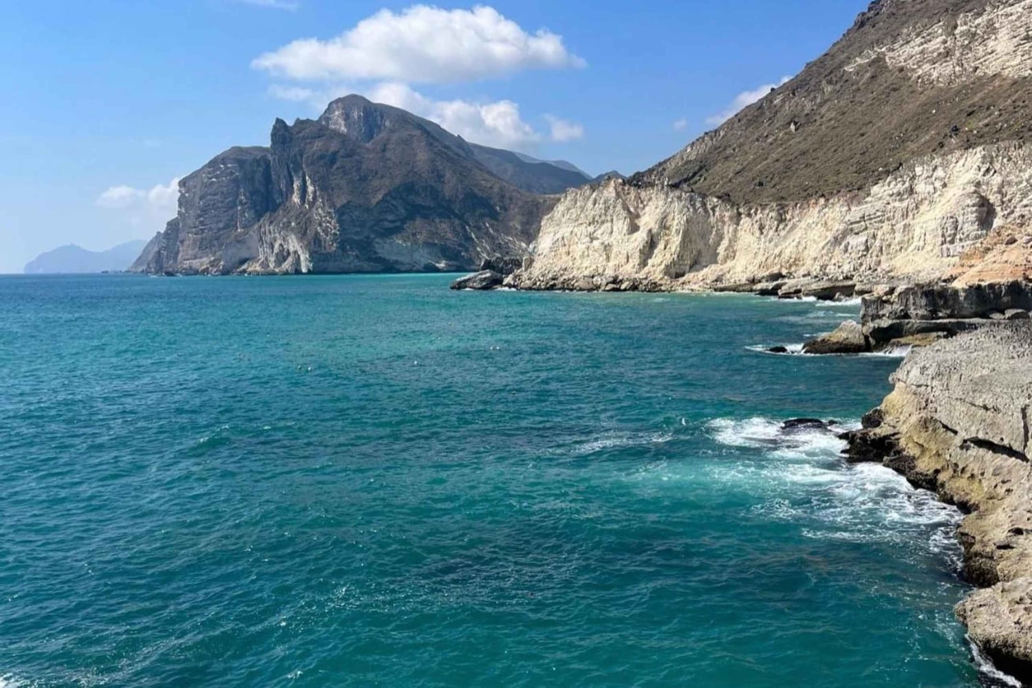 Salalah occidental: las olas de Mughsail y el pueblo de Iftalqout