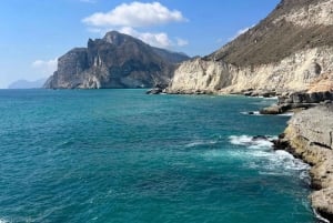 Salalah occidental: las olas de Mughsail y el pueblo de Iftalqout