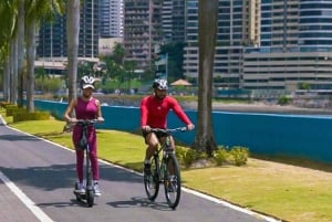 Ave. Balboa: goditi la città in moto scooter.