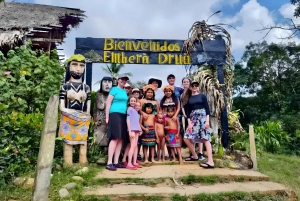 Passeio pela vila de Embera e cachoeira na floresta tropical com almoço e serviço de busca