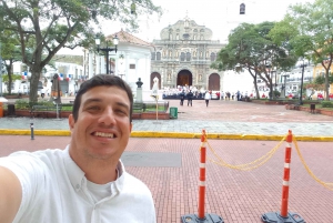 Quito: Casco Antiguo y Vuelta a la Mitad del Mundo.