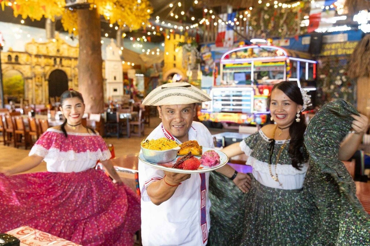 Folkloristischer Tanz & typisches Abendessen im Sabroso Panamá