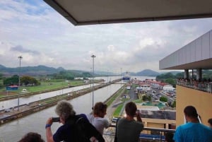 Desde el Puerto de Colón: Fuerte de San Lorenzo y Esclusa de Agua Clara del Canal de Panamá