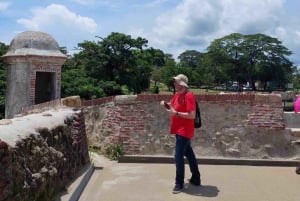 Colonin satamasta: Fort San Lorenzo & PanamaCanalAguaClaraLock