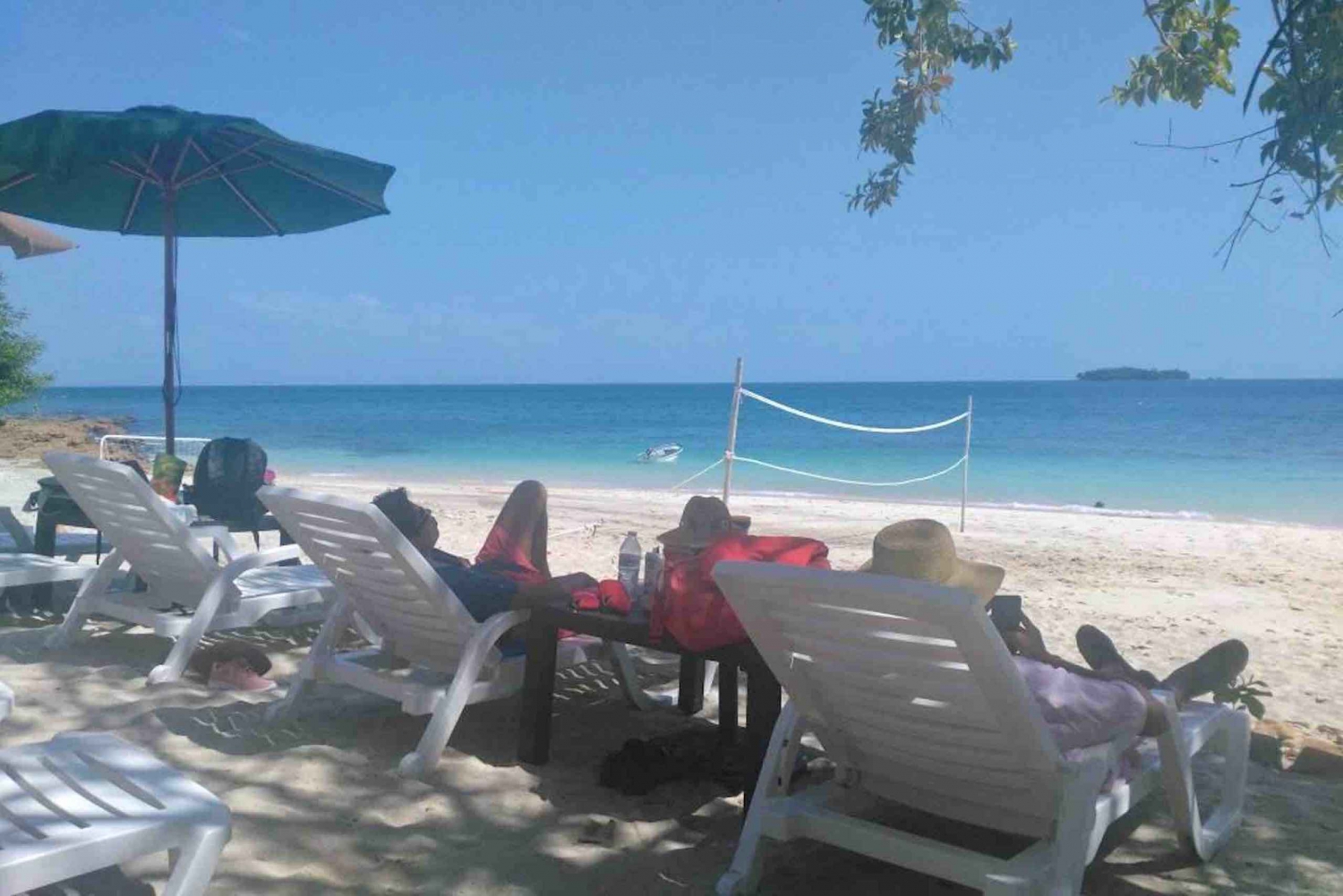 From Panama City: Beach Day Pass in Las Perlas Island Resort
