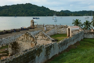 Desde la ciudad de Panamá: excursión de un día a la playa caribeña