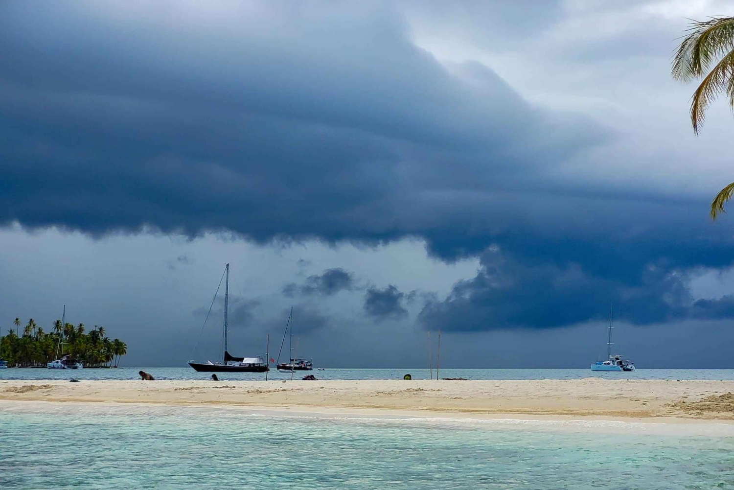 From Panama city: Private Day tour to San Blas Islands