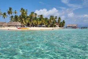 Desde Ciudad de Panamá: Día de Playa y Snorkel en el Barco Hundido de San Blas