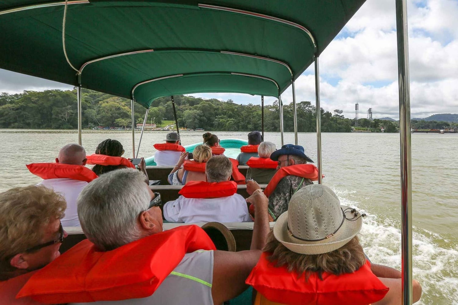 Expedição de Safari pela Vida Selvagem do Lago Gatun num passeio de barco