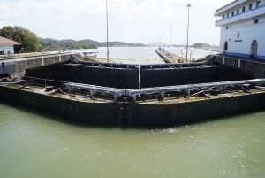 La Vieja, Miraflores Canal, & Casco Viejo Private City Tour