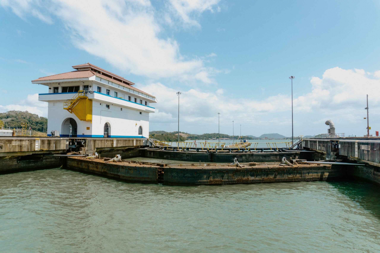 Panama: 6-Hour Panama Canal Southbound Cruise & Lunch