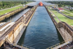 Recorrido parcial por el Canal de Panamá