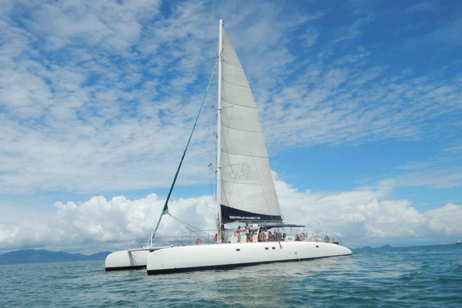 Panama City: All-Inclusive Catamaran Cruise to Taboga Island