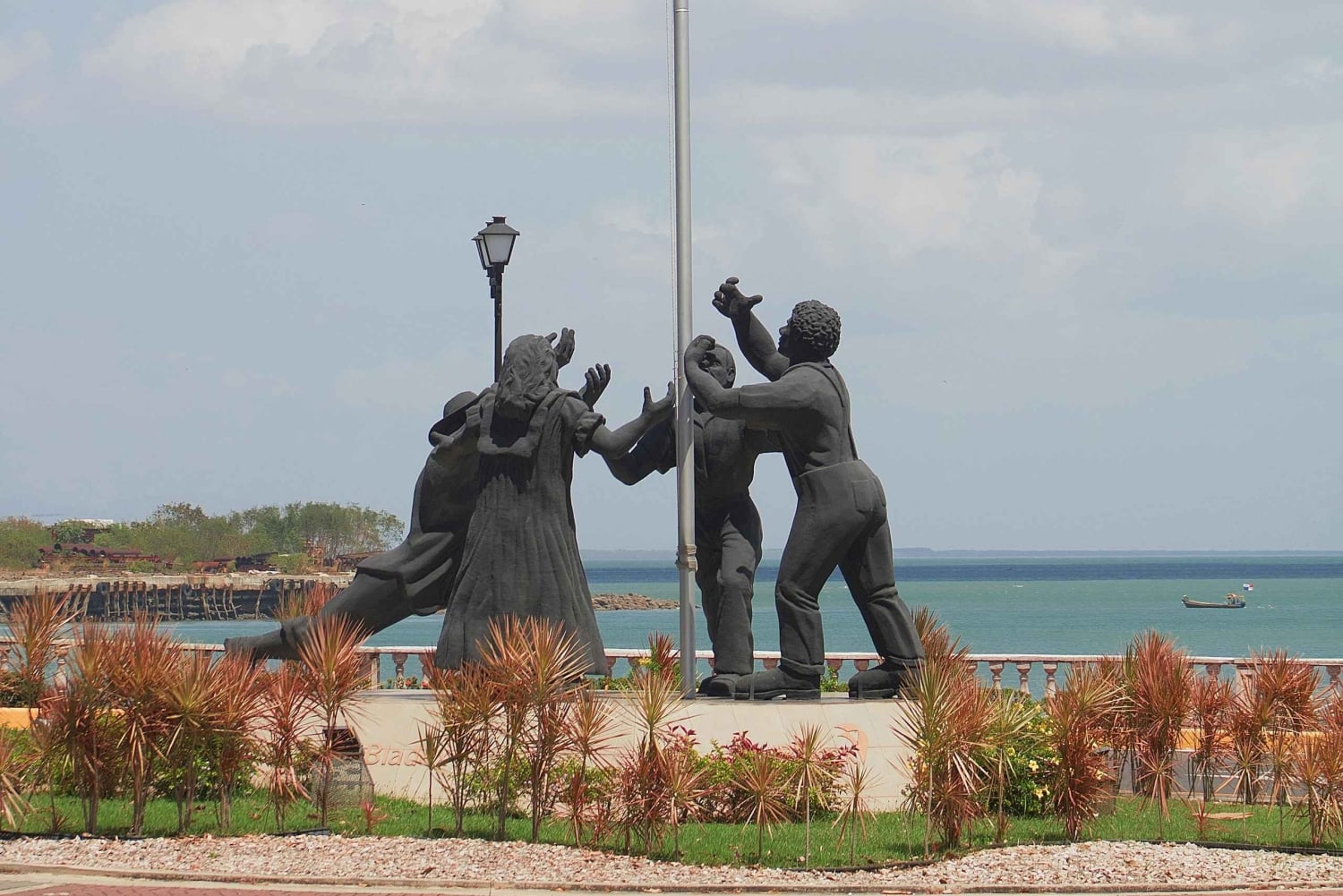 Panama City: Amador Causeway Small Group Walking Tour