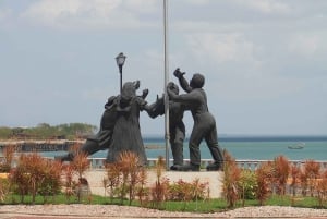 Panama City: Amador Causeway Small Group Walking Tour